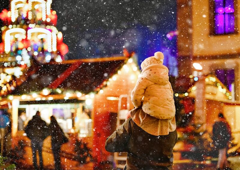 Weihnachtsmarkt bei Nacht